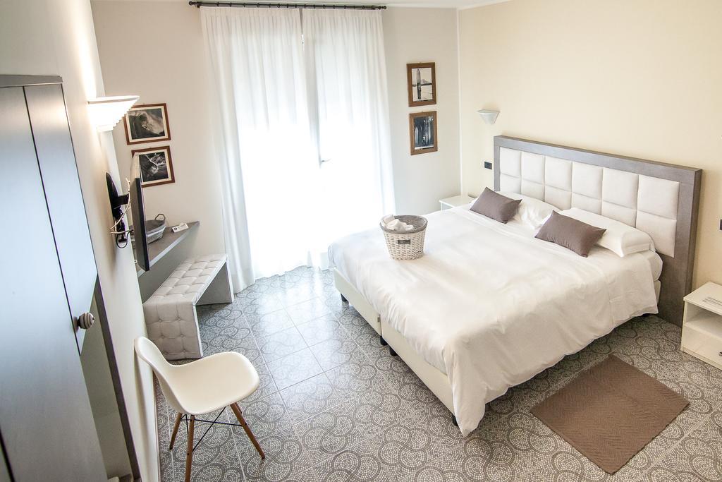 Hotel Le Vigne Di Corvino Casteggio ภายนอก รูปภาพ