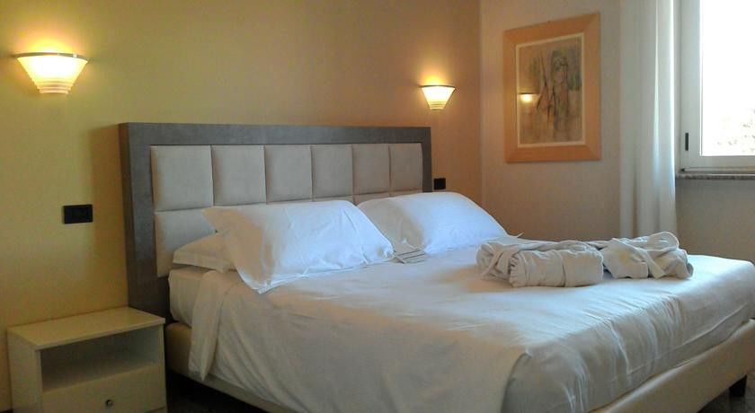 Hotel Le Vigne Di Corvino Casteggio ภายนอก รูปภาพ