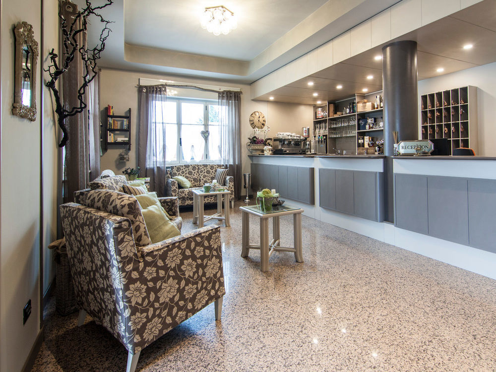 Hotel Le Vigne Di Corvino Casteggio ภายนอก รูปภาพ