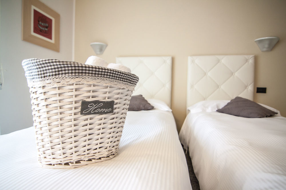 Hotel Le Vigne Di Corvino Casteggio ภายนอก รูปภาพ
