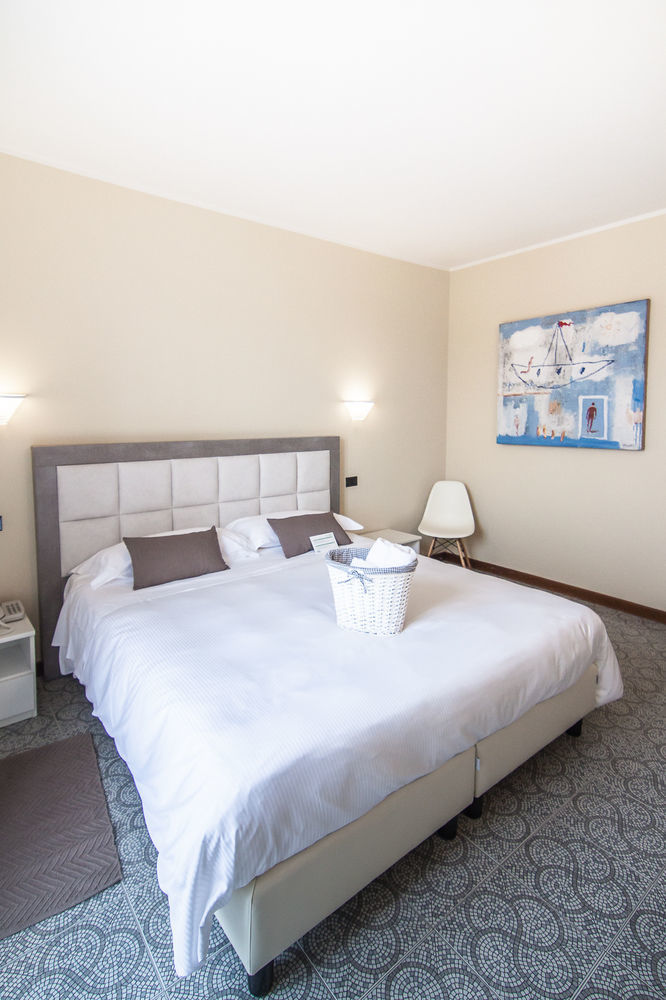 Hotel Le Vigne Di Corvino Casteggio ภายนอก รูปภาพ