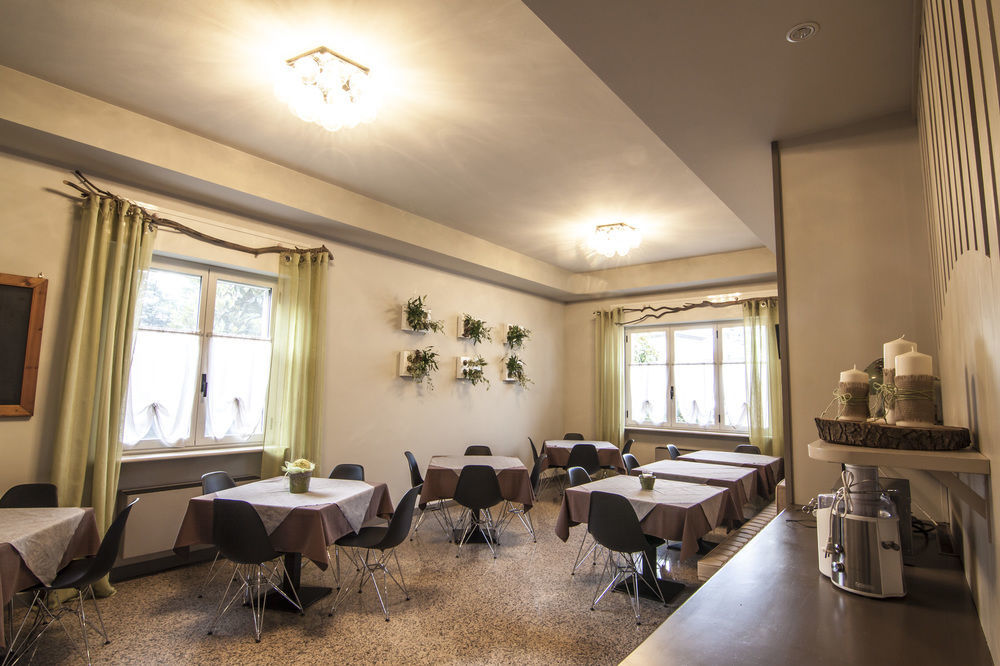 Hotel Le Vigne Di Corvino Casteggio ภายนอก รูปภาพ