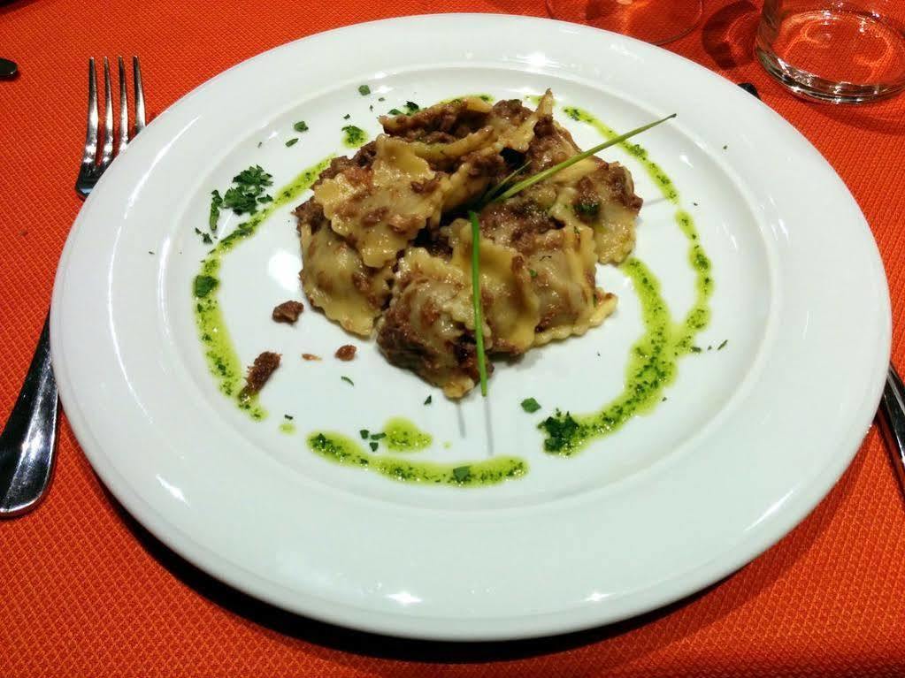 Hotel Le Vigne Di Corvino Casteggio ภายนอก รูปภาพ