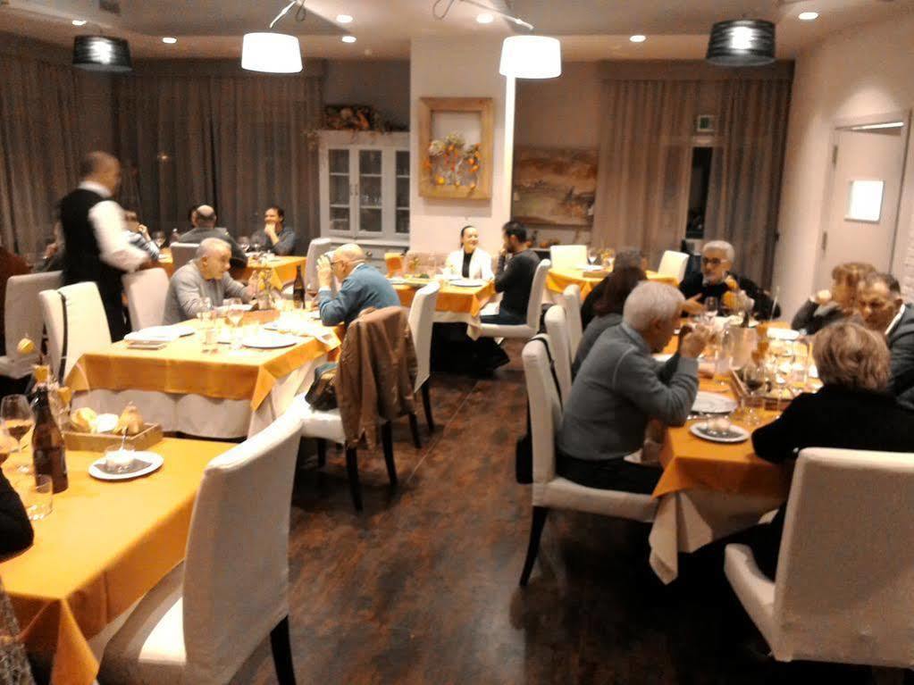 Hotel Le Vigne Di Corvino Casteggio ภายนอก รูปภาพ