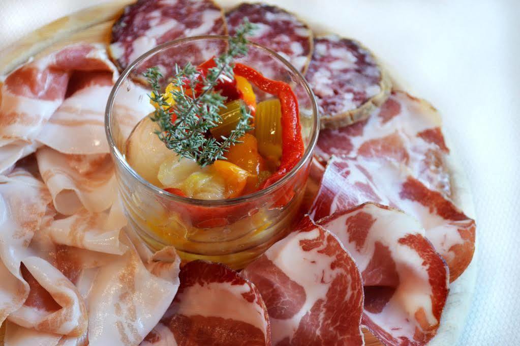 Hotel Le Vigne Di Corvino Casteggio ภายนอก รูปภาพ