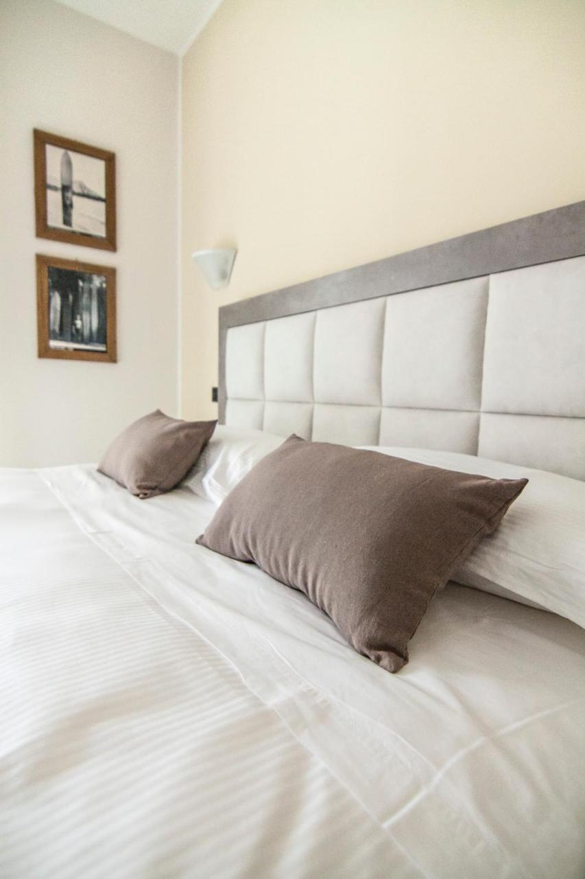 Hotel Le Vigne Di Corvino Casteggio ภายนอก รูปภาพ